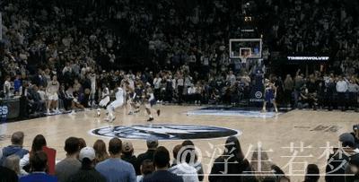 兰德尔半场16分钟砍下19分5篮板2助攻，命中率50%。