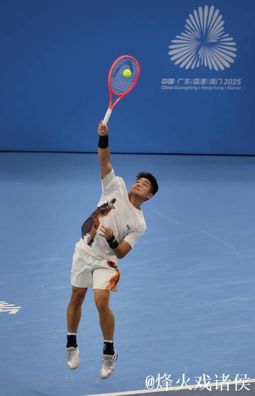 吴易昺2-1商竣程 首进全运会网球男单决赛即夺冠 吴易昺2-1商竣程 首进全运会网球男单决赛即夺冠
